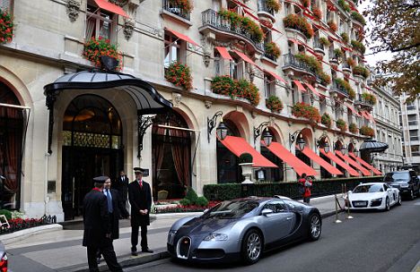  plaza athenee hotel in paris